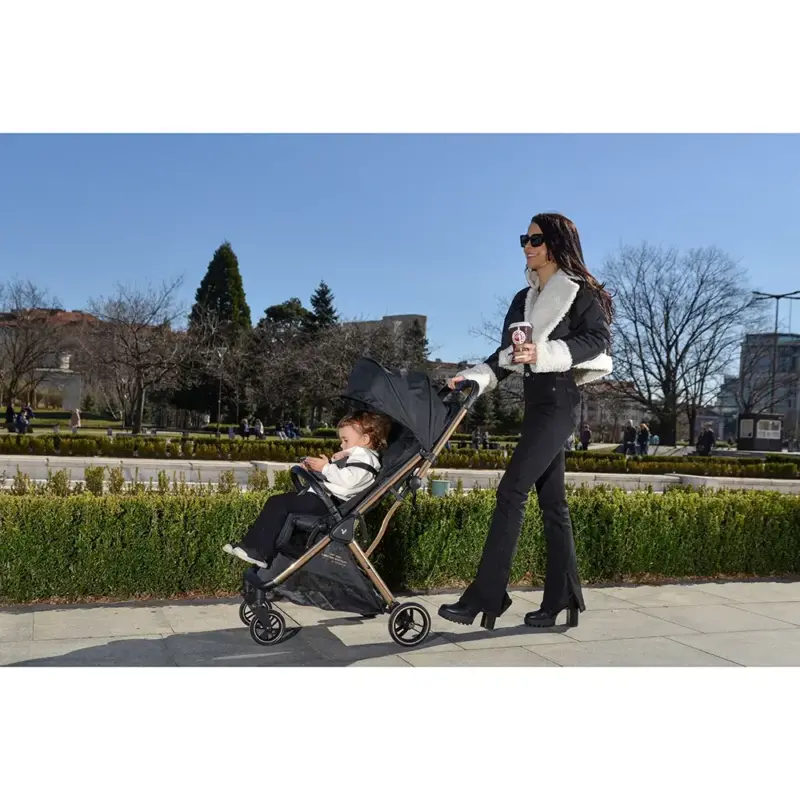 Kolica-za-bebe-Easy-Fold-Black-slika-uzivo.webp